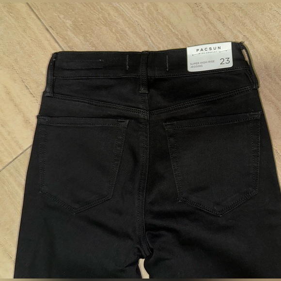 Brand New PACSUN BLACK JEANS W/ front zipper - Picture 2 of 4